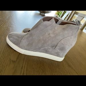 Gray Wedges size 7